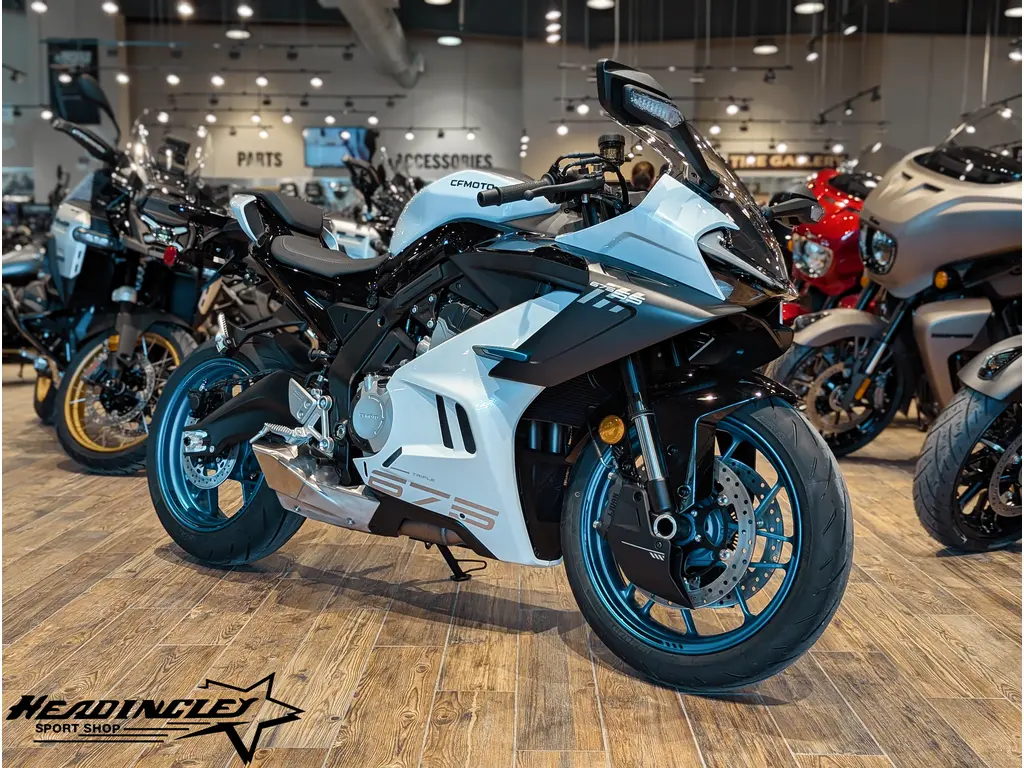 2025 CFMOTO 675SS // Nebula White 