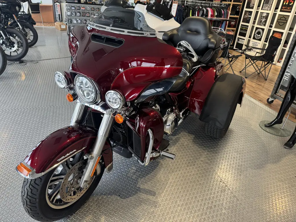 Harley-Davidson FLHTCUTG Tri Glide Ultra  2017