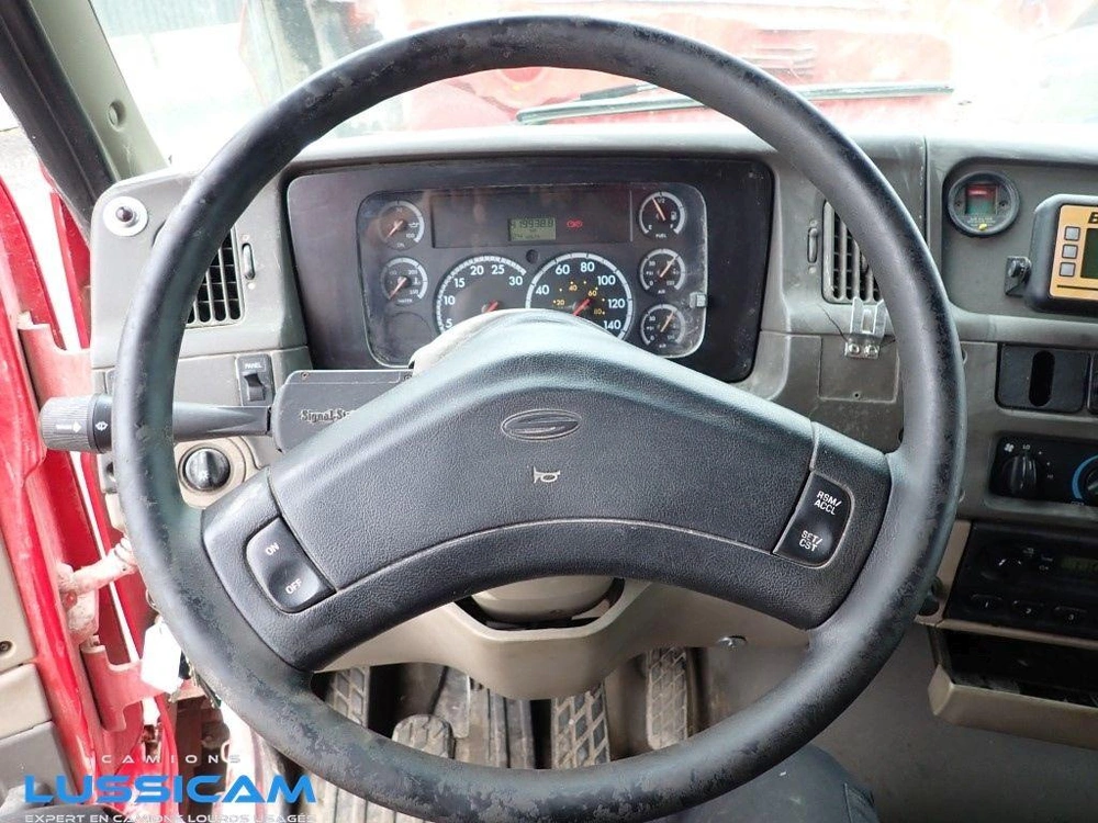 Sterling Lt9500 2005