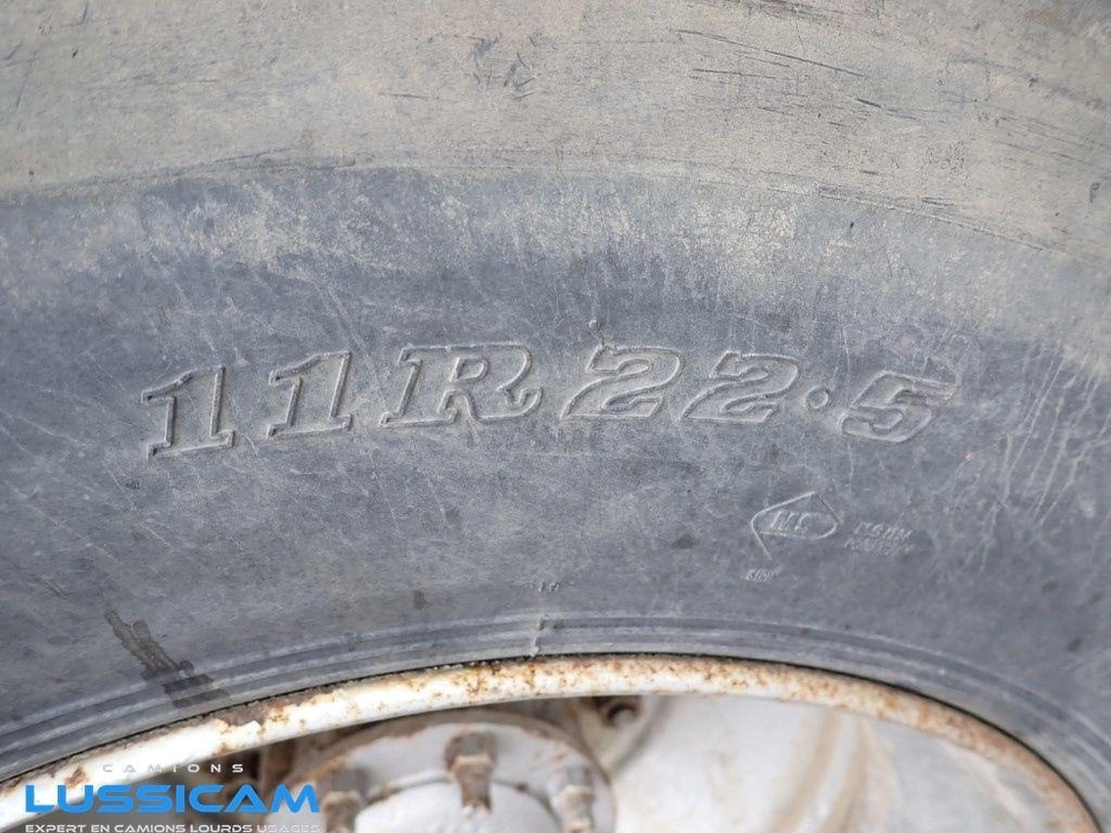 Sterling Lt9500 2005
