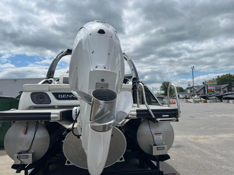 Bennington Marine Qx25 2022 alt