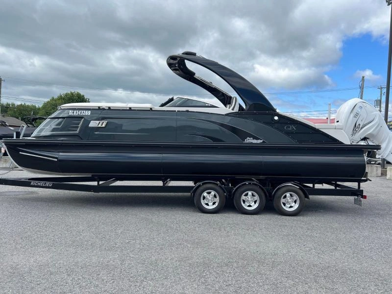 Bennington Marine Qx25 2022 alt