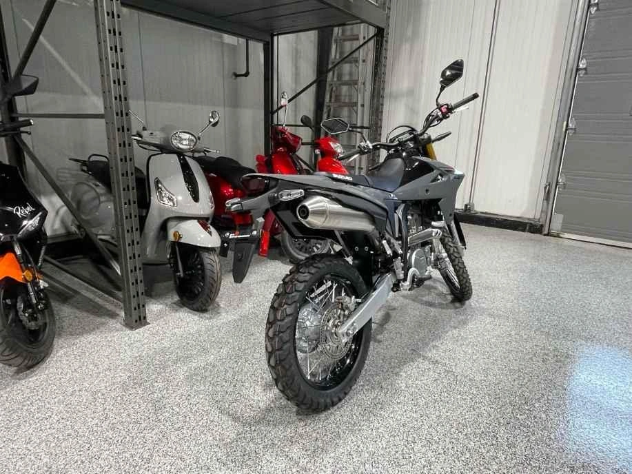 Suzuki Dr-z4s 2025 alt