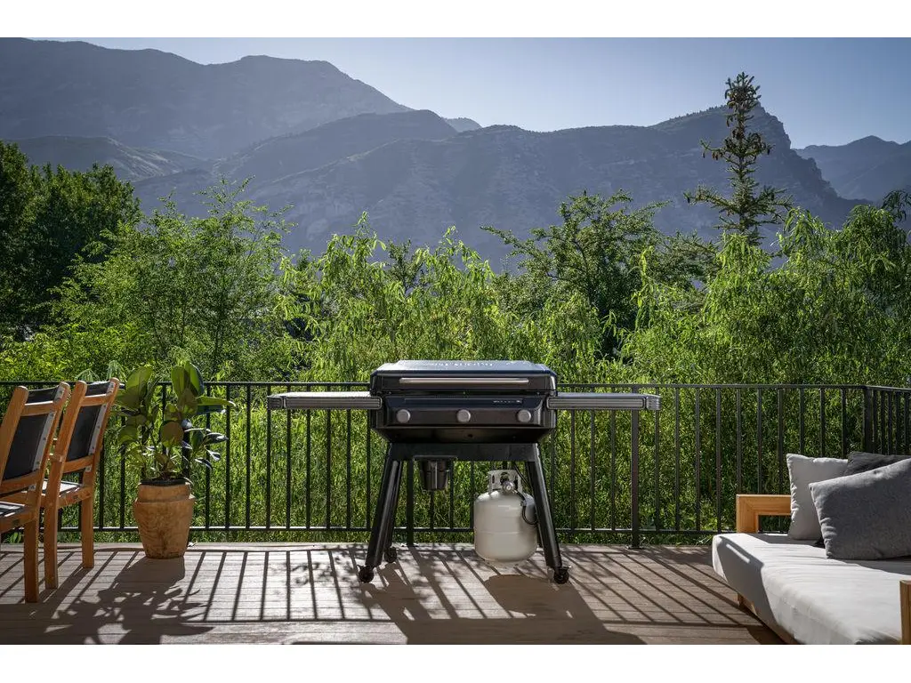 2025 Traeger FLATROCK 