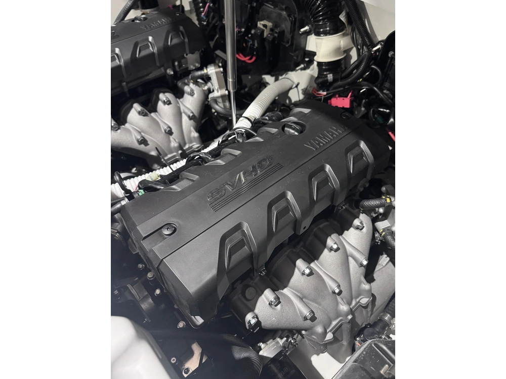2025 Yamaha 255xd + $2,500 Water Package! 3.99% Financing & No Luxury Tax alt