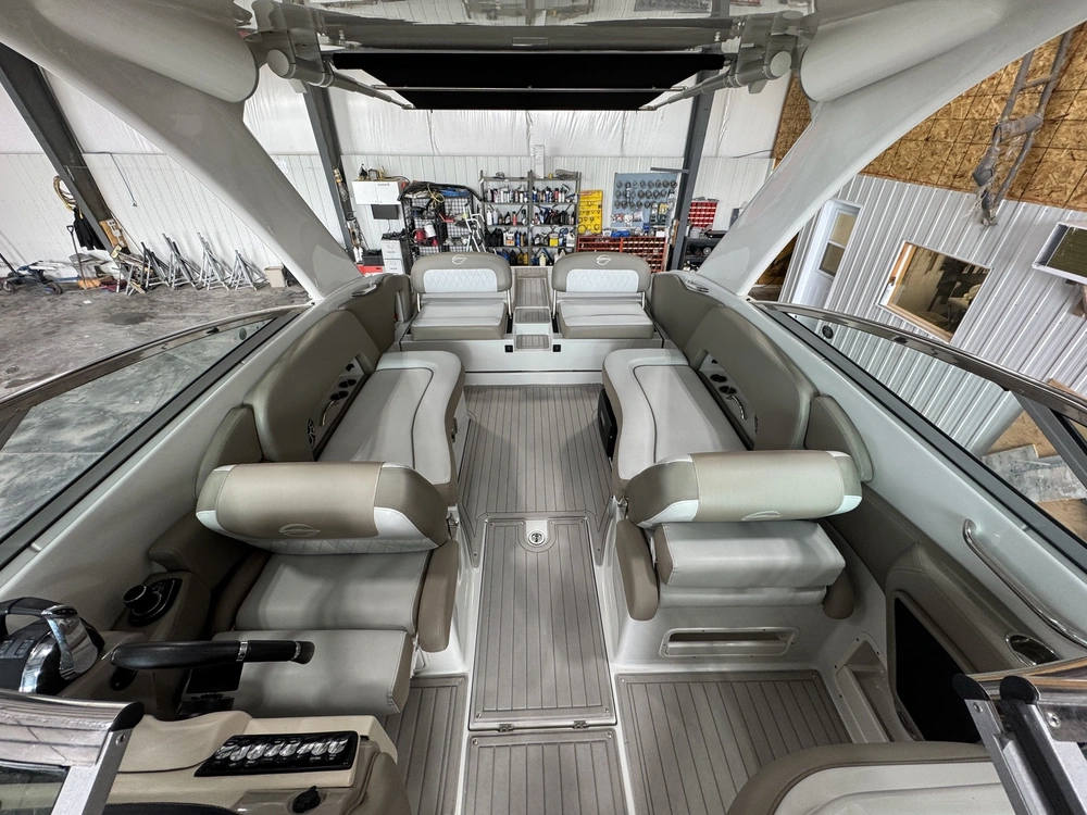 Crownline E30 2018 alt