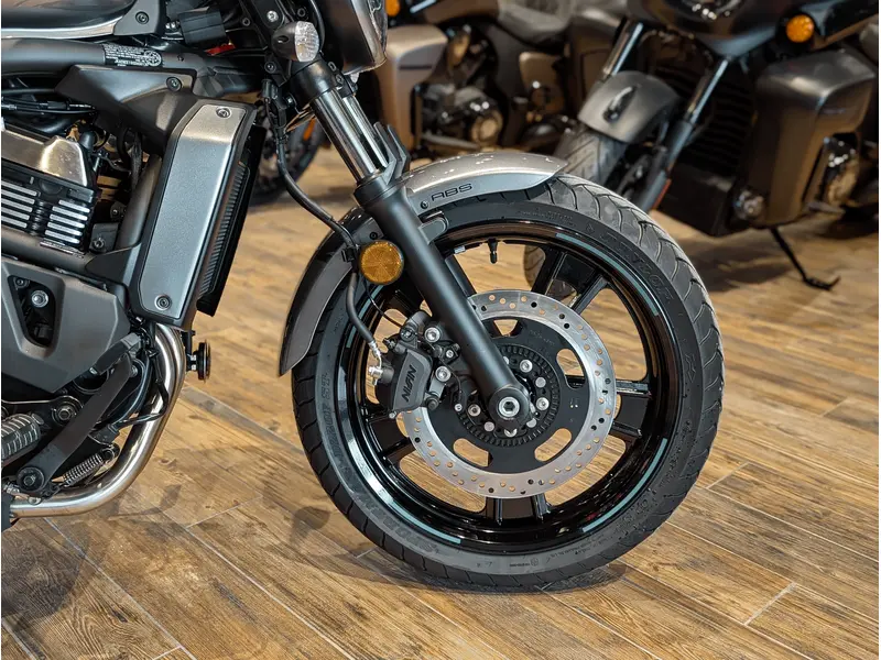 2025 Kawasaki Vulcan S Cafe // Metallic Moondust Gray/Metallic Spark Black w/ Passenger Setup