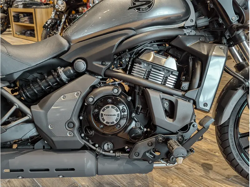 2025 Kawasaki Vulcan S Cafe // Metallic Moondust Gray/Metallic Spark Black w/ Passenger Setup