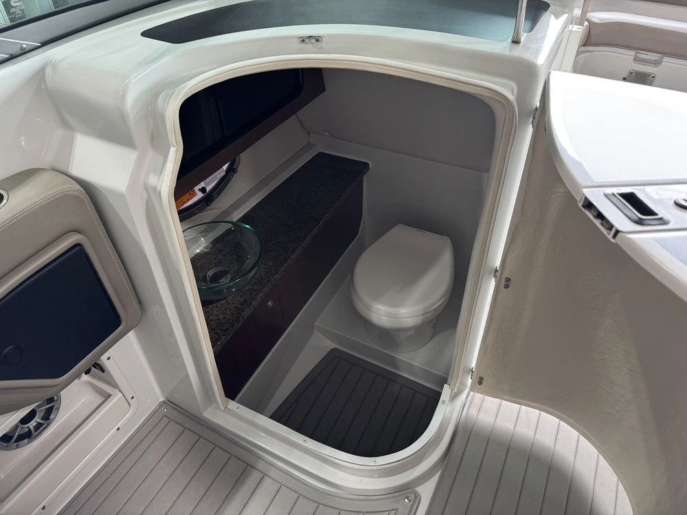 Crownline E30 2018 alt