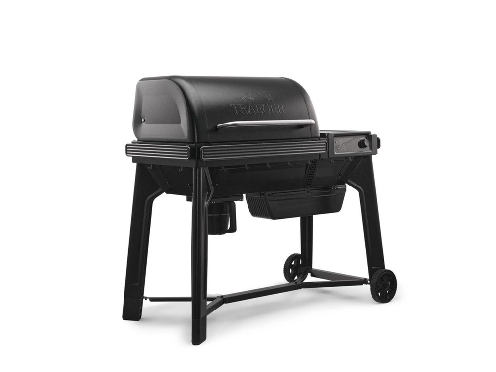 2025 Traeger Woodridge alt