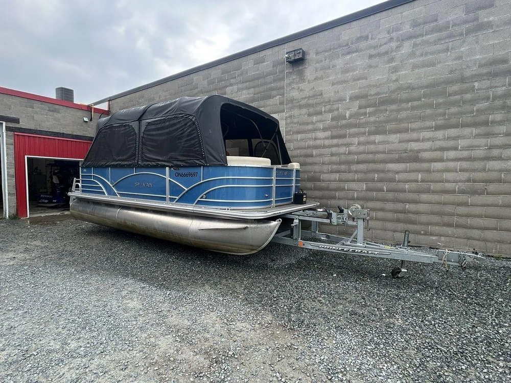 2018 Sylvan 8520 Cruise alt