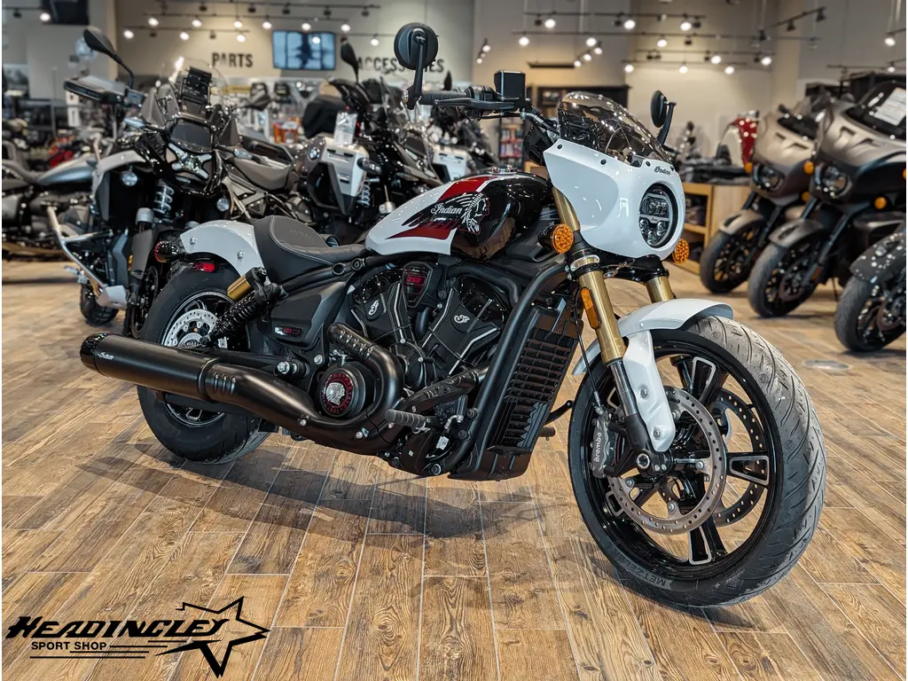 2025 Indian Motorcycle 101 Scout // Ghost White Metallic with Graphics w/ Solo Sidebag & Black Levers
