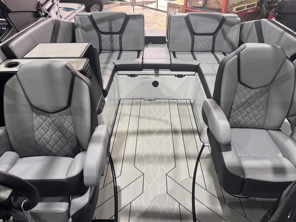 2025 Yamaha 255xd + $2,500 Water Package! 3.99% Financing & No Luxury Tax alt