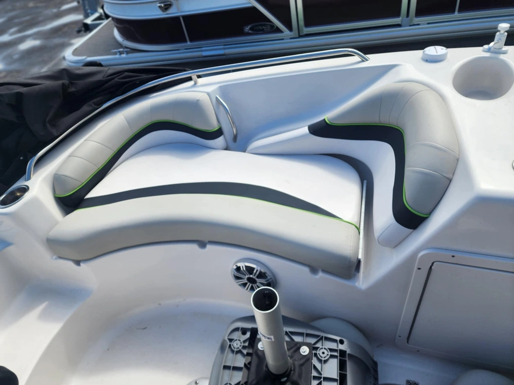 2018 Legend Boats Vibe D20 alt