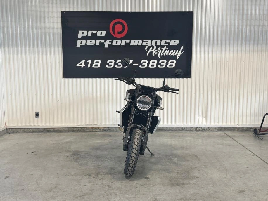 2025 Husqvarna Svartpilen 801 alt