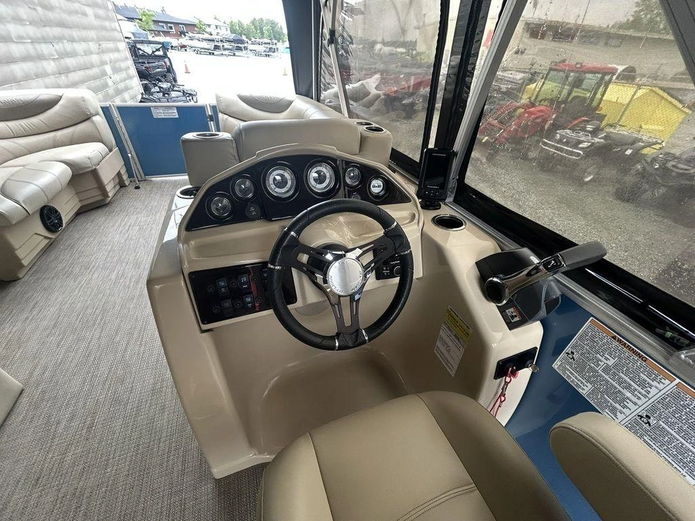 2018 Sylvan 8520 Cruise alt