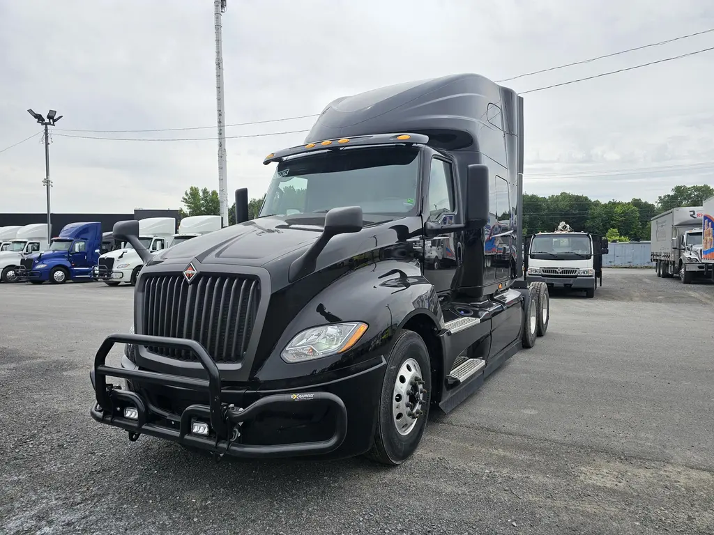 International 2024LT625
