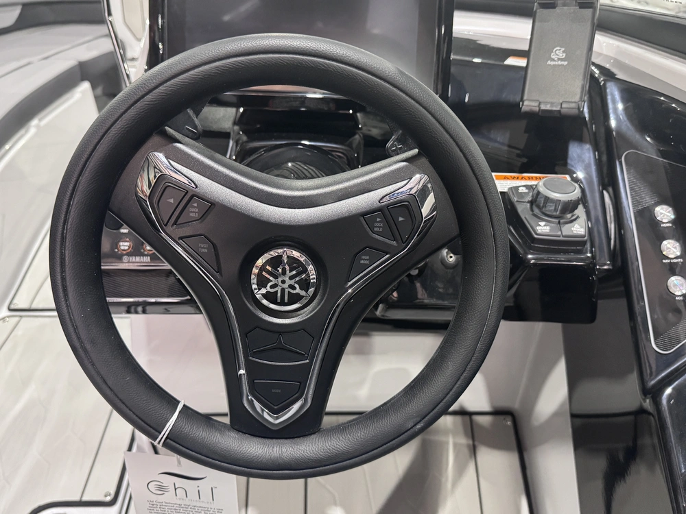 2025 Yamaha 255xd + $2,500 Water Package! 3.99% Financing & No Luxury Tax alt