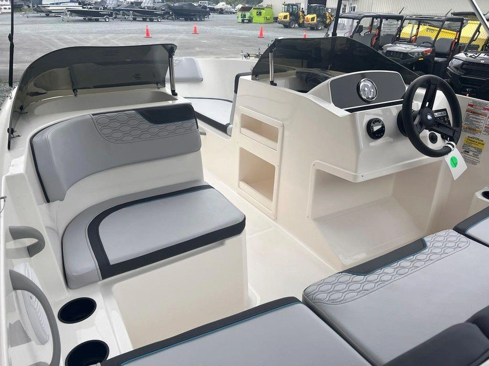 2024 Bayliner M17 alt