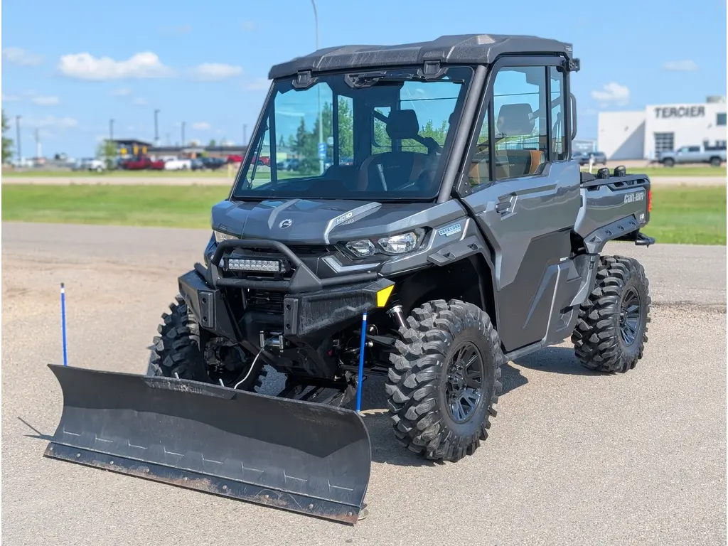 2022 Can-Am Defender Limited HD10