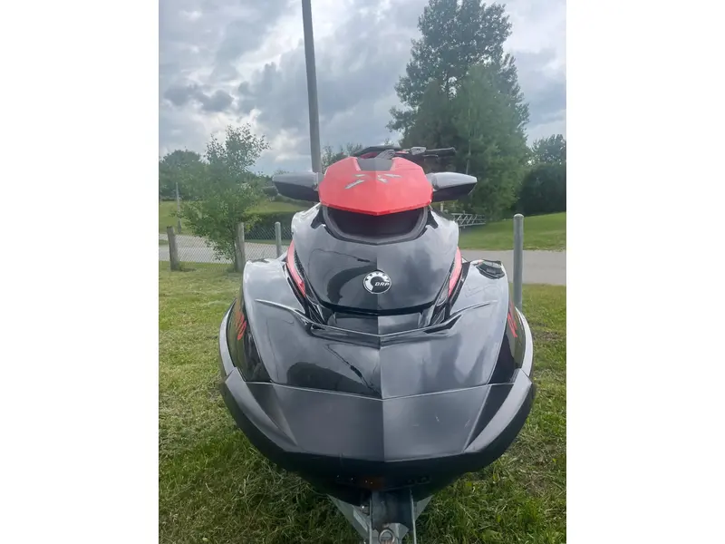 2010 Sea-Doo RXT-X 260 thumbnail 3