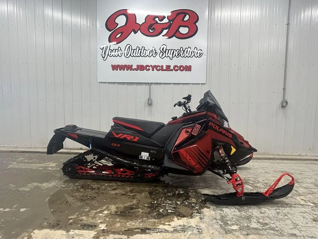 2025 Polaris Boost INDY VR1 Dynamix 137 Matte Marmalade Orange / Gloss Black / Indy Red