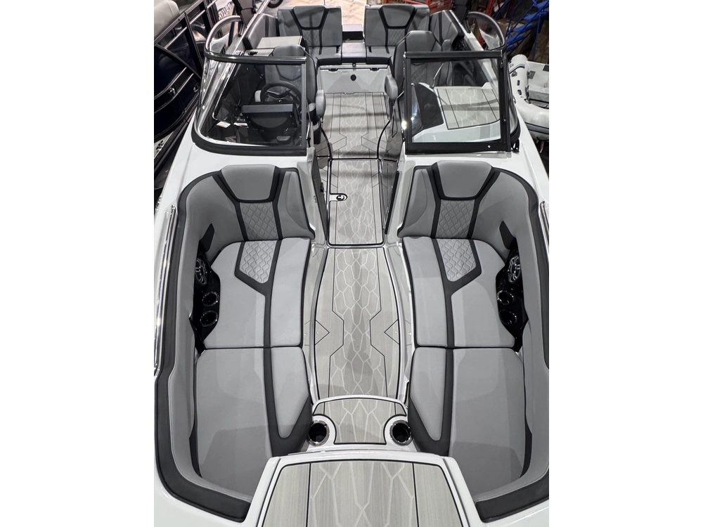 2025 Yamaha 255xd + $2,500 Water Package! 3.99% Financing & No Luxury Tax alt