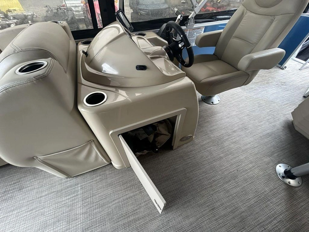 2018 Sylvan 8520 Cruise alt