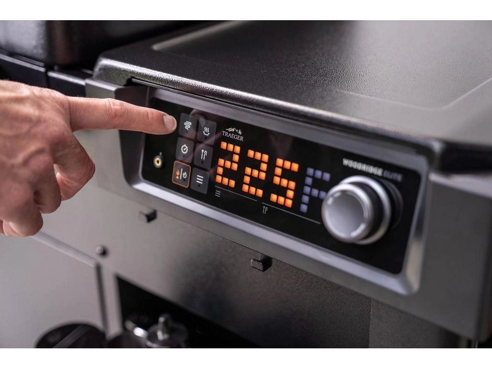 2025 Traeger Woodridge Elite alt