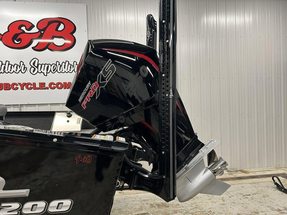 2023 Princecraft Xpedition 200 Dc Black alt