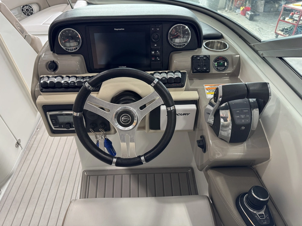 Crownline E30 2018 alt