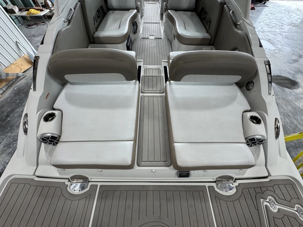 Crownline E30 2018 alt