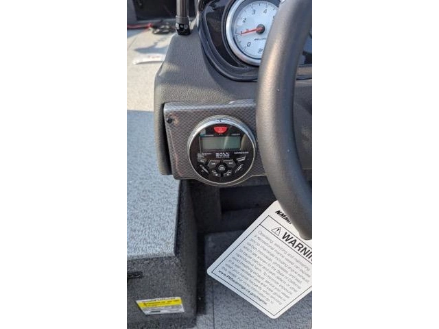 2025 Crestliner 1650 Hawk Wt Jumpseat - Bright White alt