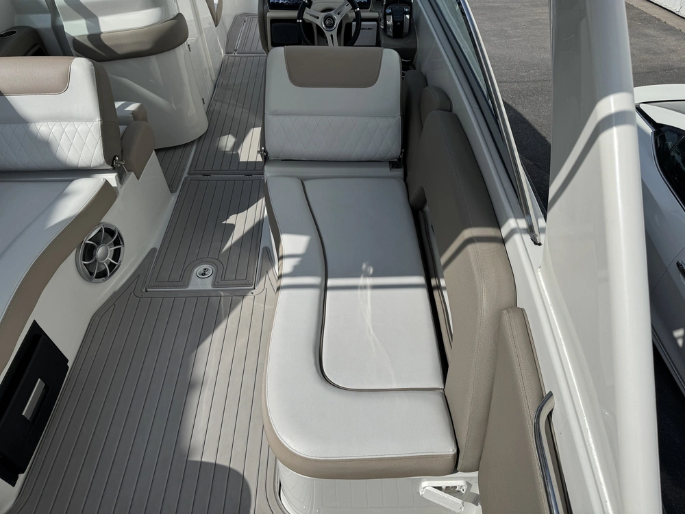 Crownline E30 2018 alt