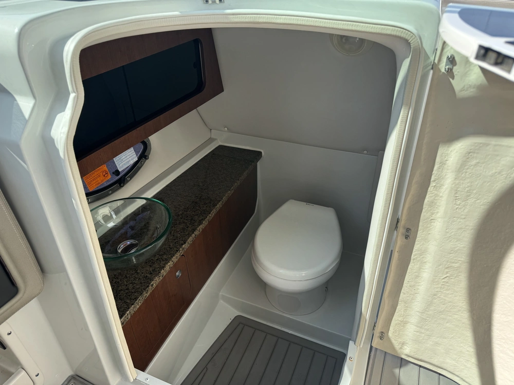 Crownline E30 2018 alt