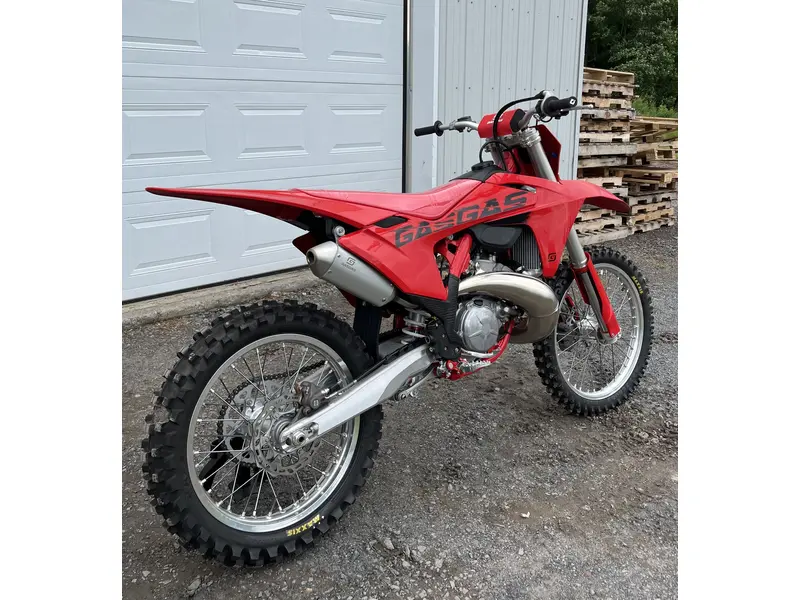 2025 GASGAS MC 300 thumbnail 2