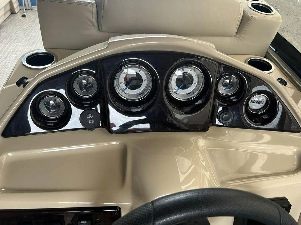 2018 Sylvan 8520 Cruise alt