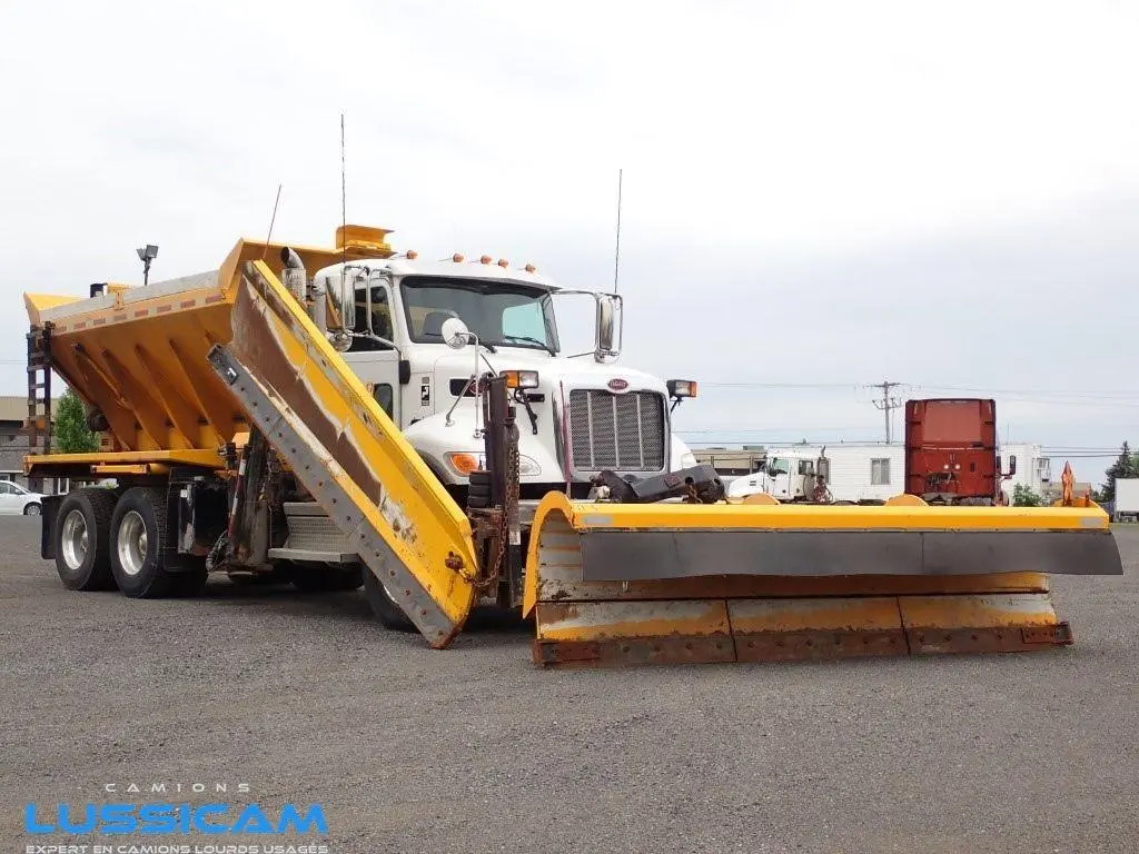 2021 Peterbilt 348