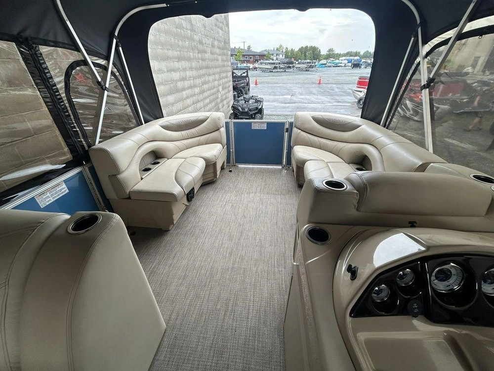 2018 Sylvan 8520 Cruise alt