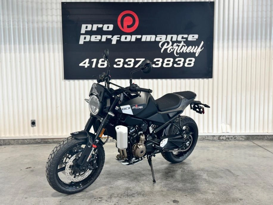 Husqvarna Svartpilen 801 2025 alt