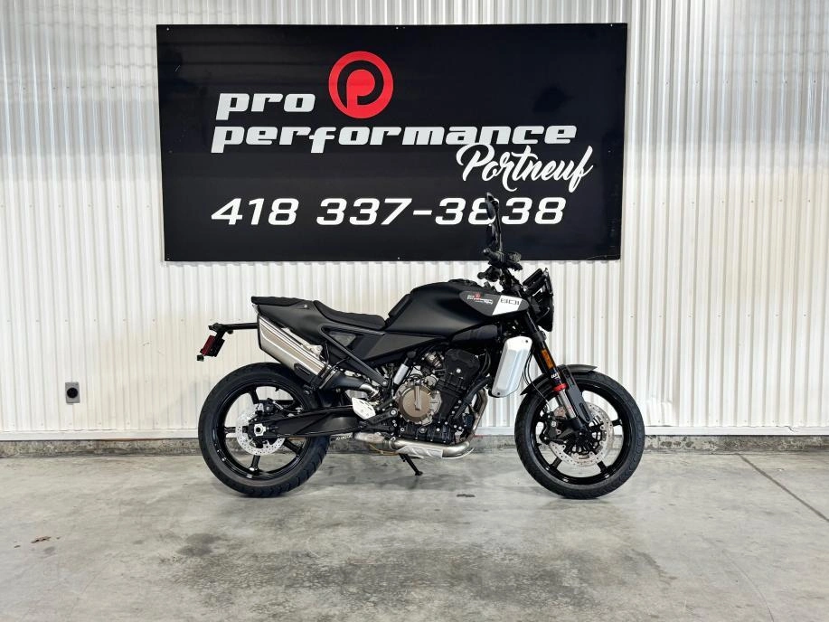 Husqvarna Svartpilen 801 2025 alt