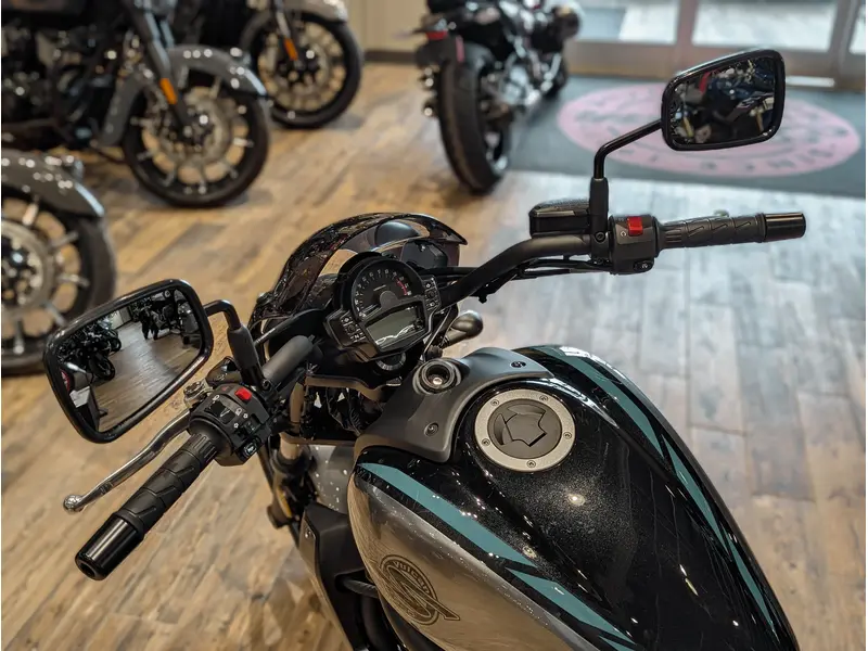 2025 Kawasaki Vulcan S Cafe // Metallic Moondust Gray/Metallic Spark Black w/ Passenger Setup