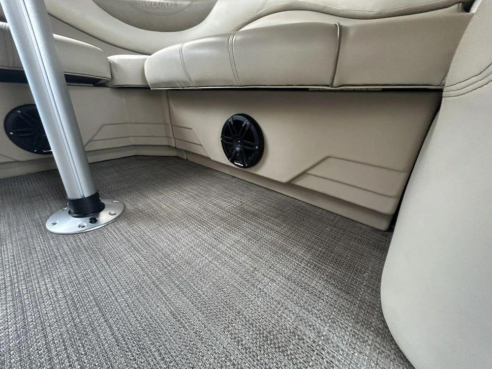 2018 Sylvan 8520 Cruise alt