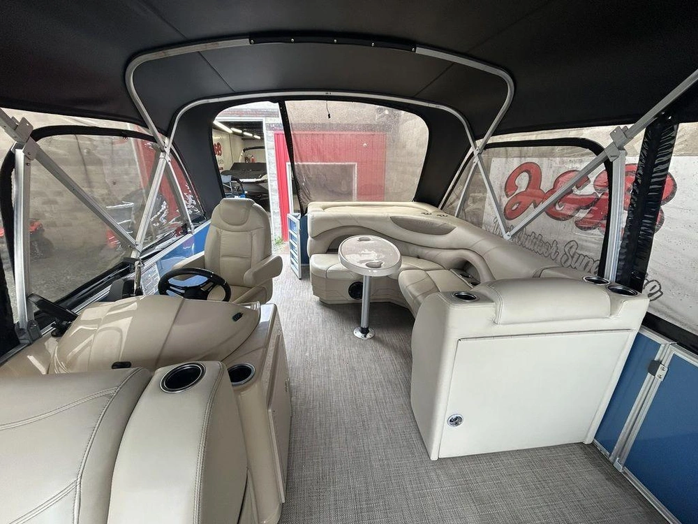 2018 Sylvan 8520 Cruise alt