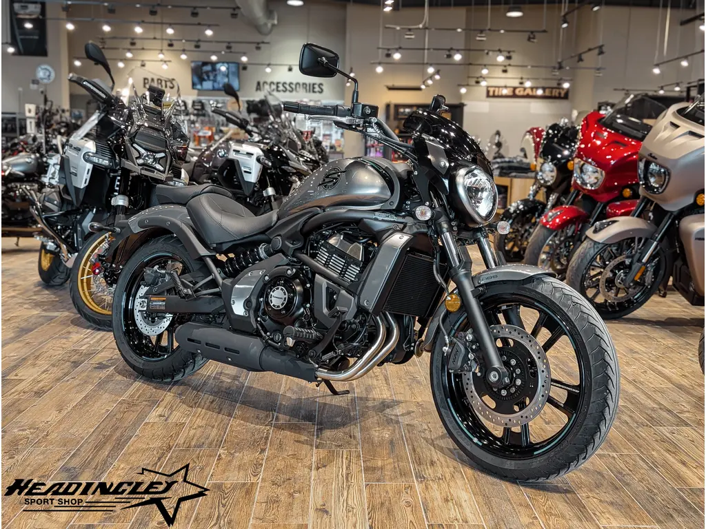 2025 Kawasaki Vulcan S Cafe // Metallic Moondust Gray/Metallic Spark Black w/ Passenger Setup