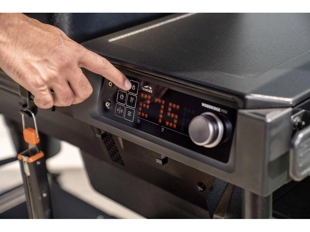 2025 Traeger Woodridge Pro alt