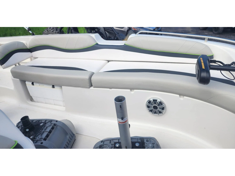 2018 Legend Boats Vibe D20 alt