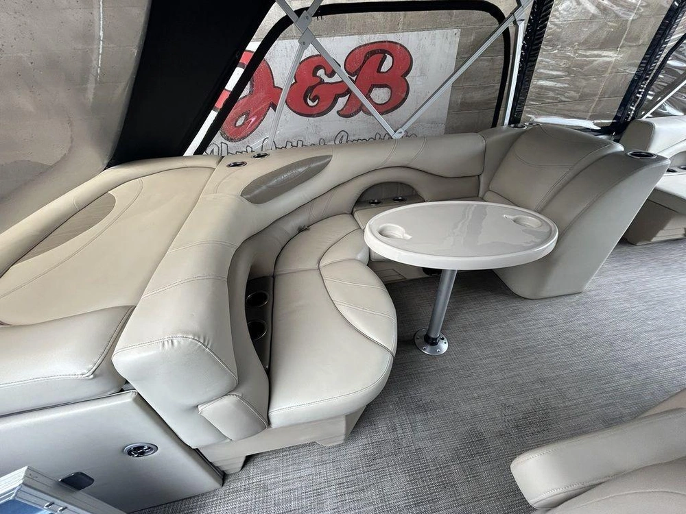 2018 Sylvan 8520 Cruise alt