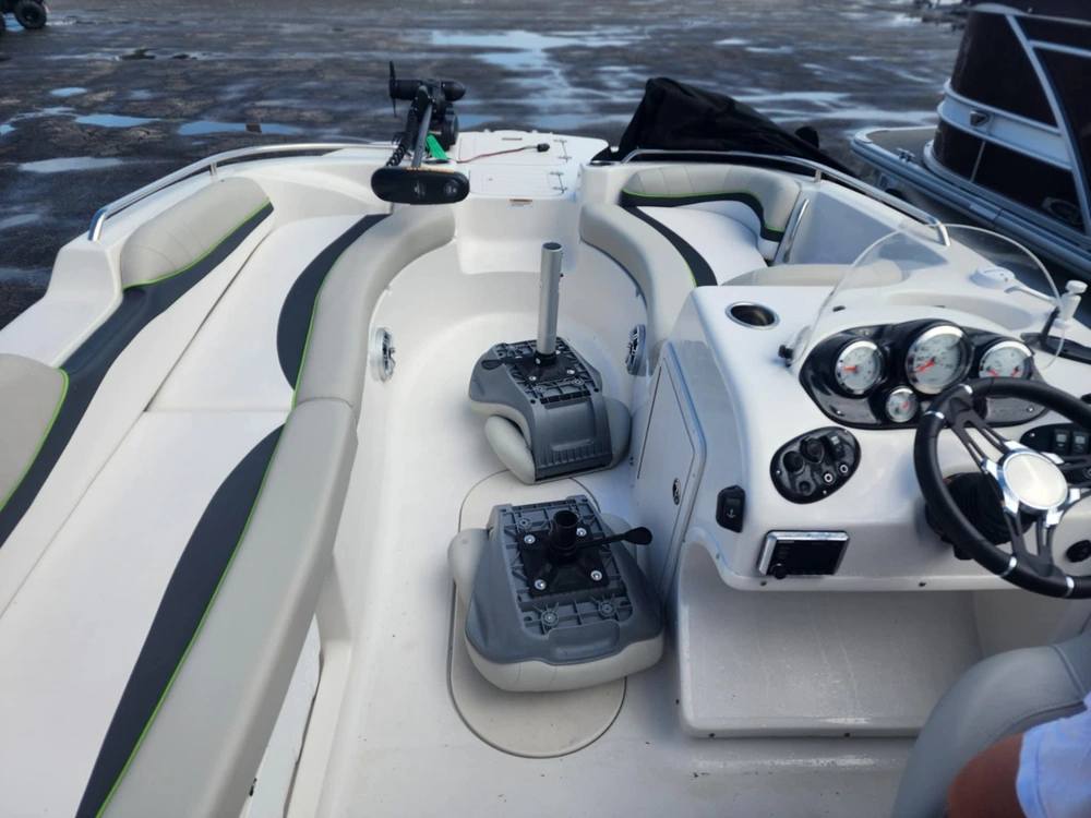 2018 Legend Boats Vibe D20 alt