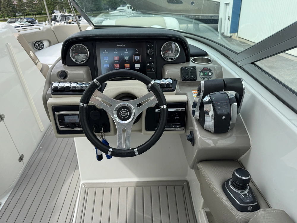 Crownline E30 2018 alt